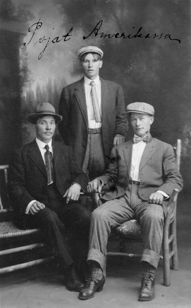 Raahelaispoikia Amerikassa vuonna 1911. Kuva: Raahen museon kokoelmat.