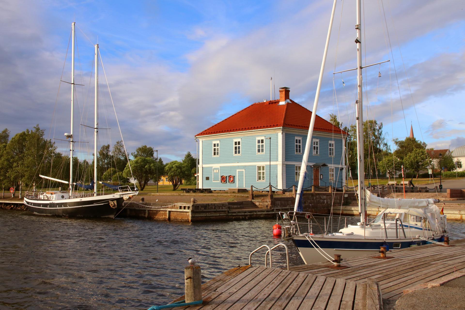 Packhus på sommaren.